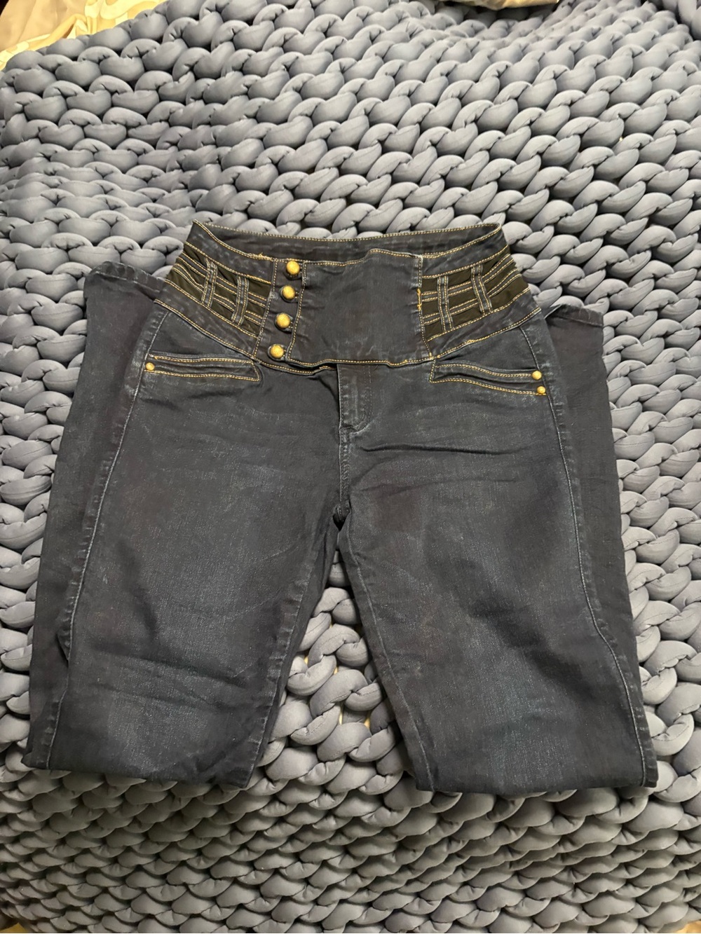 High-Waist Women's Jeans with Contrast Stitching